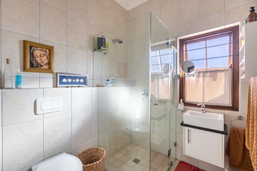 3 Bedroom Property for Sale in Whale Rock Gardens Western Cape